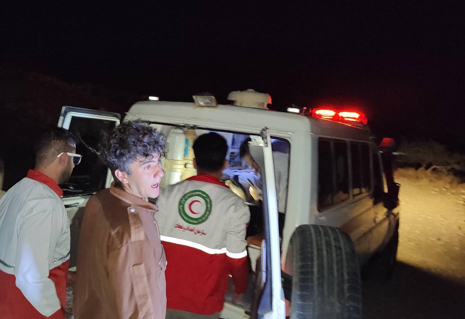 نجات مرد ۷۱ ساله پس از ۳ ساعت تلاش نجاتگران هلالاحمر