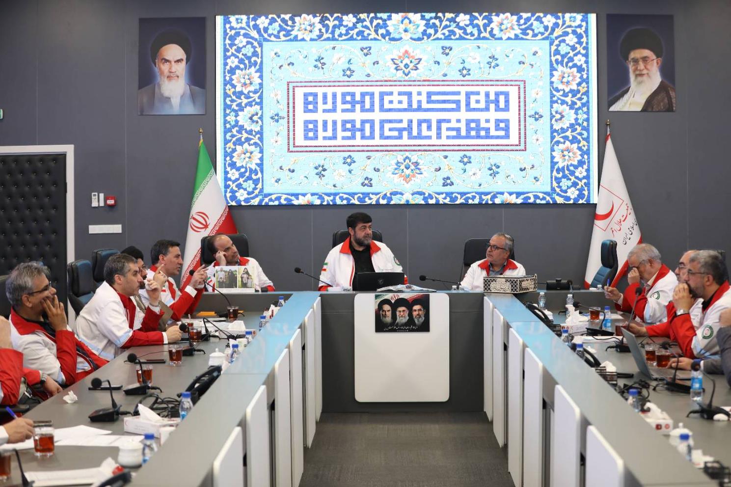 تأکید رئیس جمعیت هلالاحمر بر پرداخت بهموقع مطالبات و تکریم عملی امدادگران