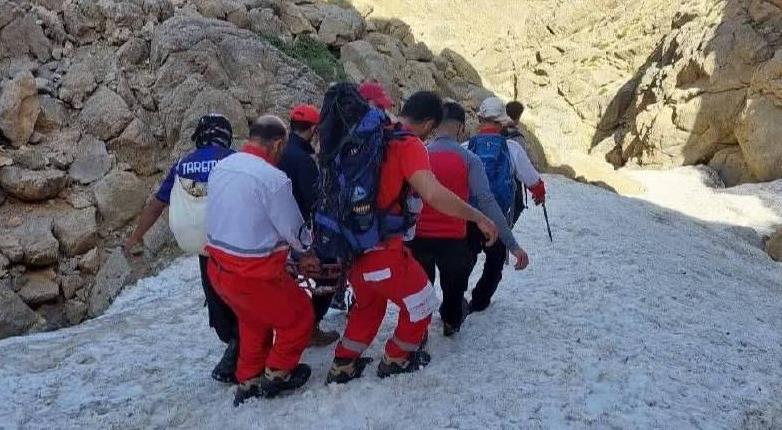مصدوم سقوط‌کرده از ارتفاعات فریدونشهر با تلاش نیروهای هلال‌احمر نجات یافت